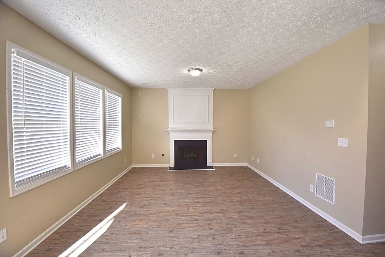 6918 Silver Bend Pl - Photo 3 of 19