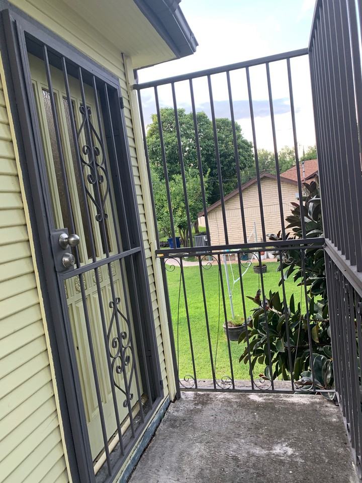 1903 North Loring Avenue #B - Photo 2 of 9