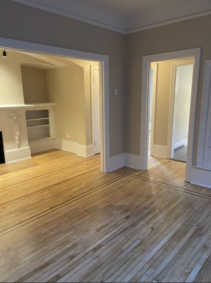 134 James St S - Photo 3 of 10