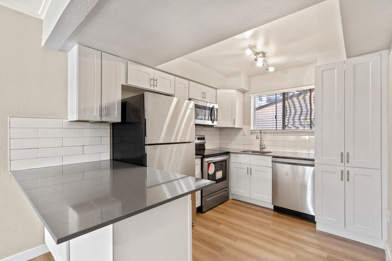 Tides on 61st Ave - Photo 2 of 17