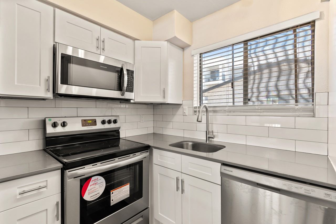 Tides on 61st Ave - Photo 3 of 17