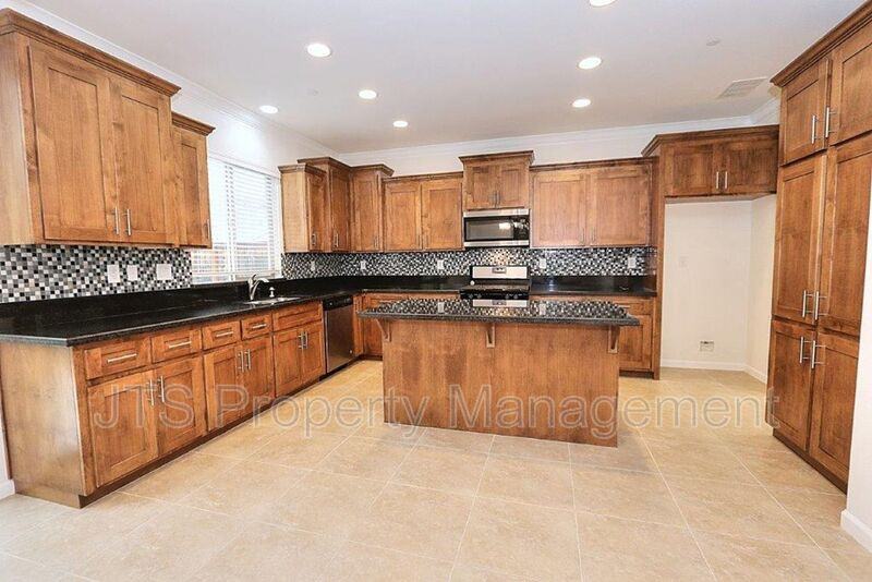 9200 Rioja St - Photo 5 of 50