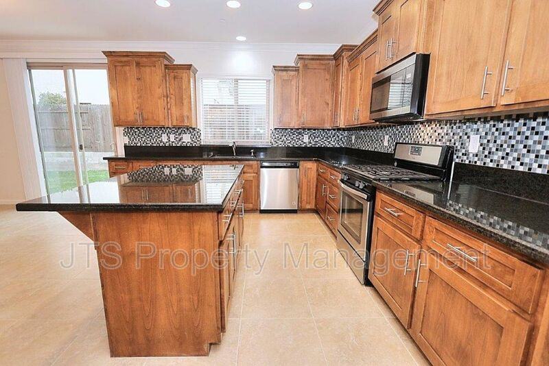 9200 Rioja St - Photo 6 of 50