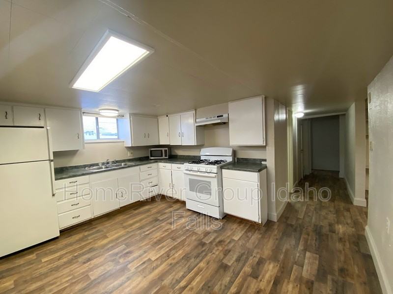 172 E 2nd S #2 - Photo 6 of 18