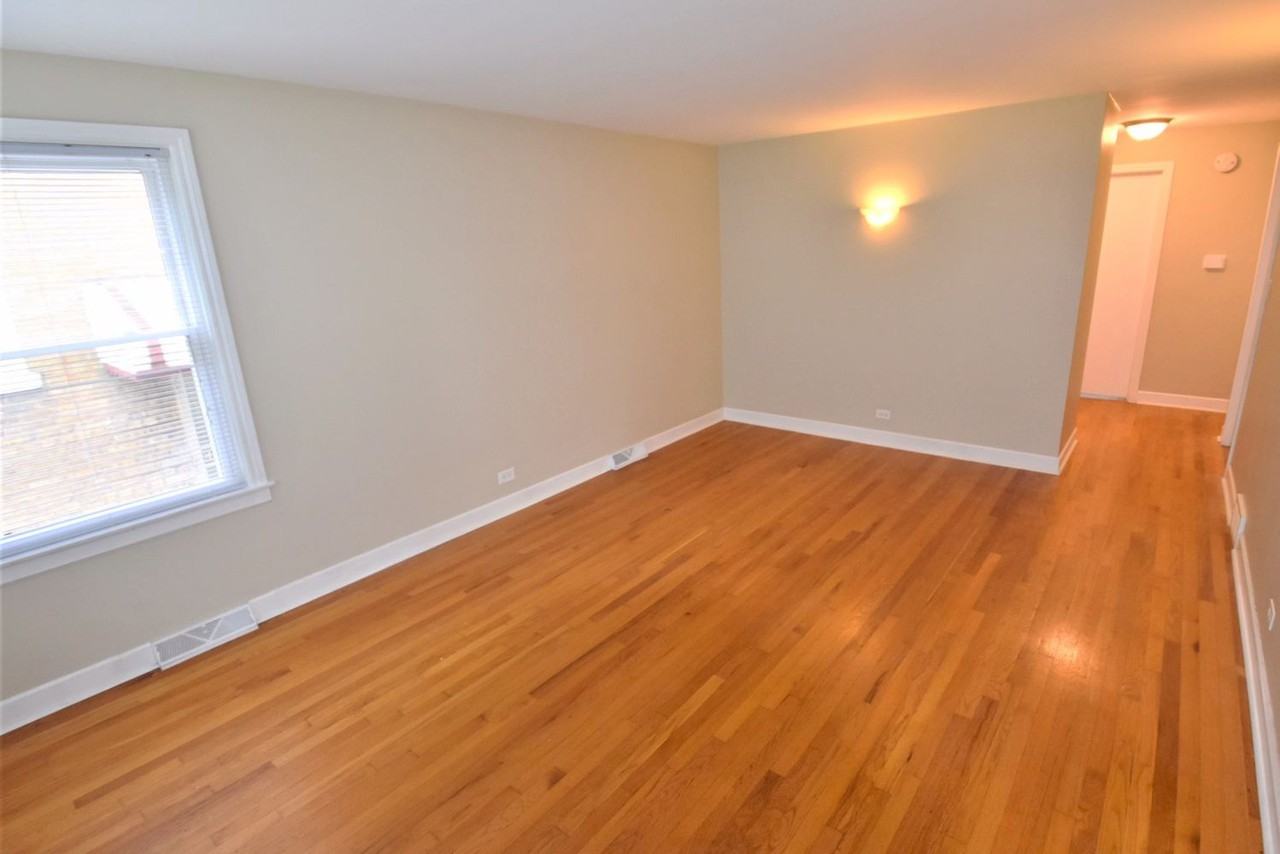 2638 Maple St - Photo 3 of 15