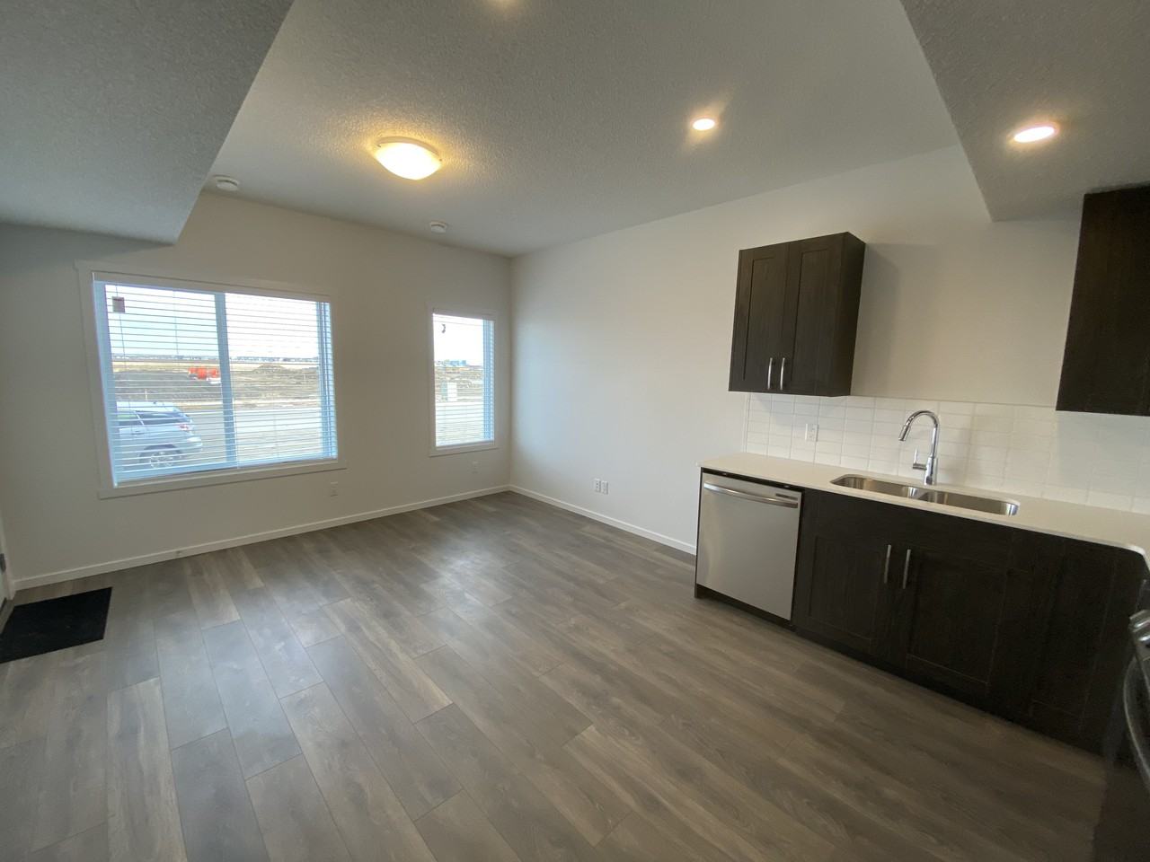 5229 21a Ave Sw - Photo 3 of 10