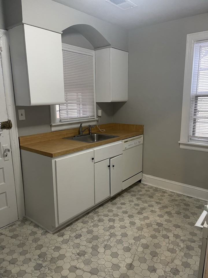 1707 Dinwiddie Ave #1 - Photo 3 of 15