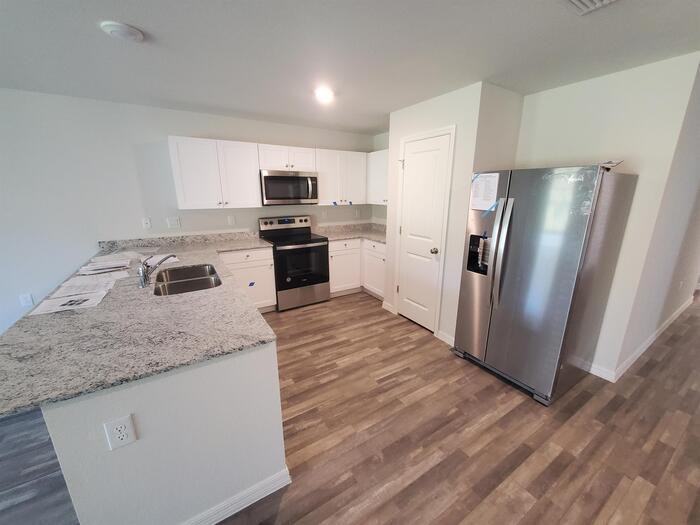 18118 Sullivan Ave - Photo 3 of 13