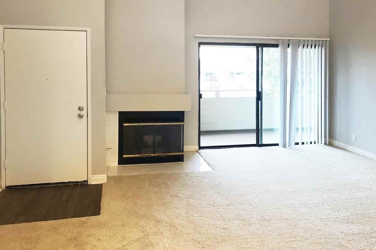 23855 Arroyo Park Dr - Photo 5 of 13