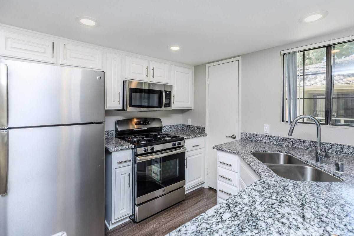 23855 Arroyo Park Dr - Photo 3 of 13