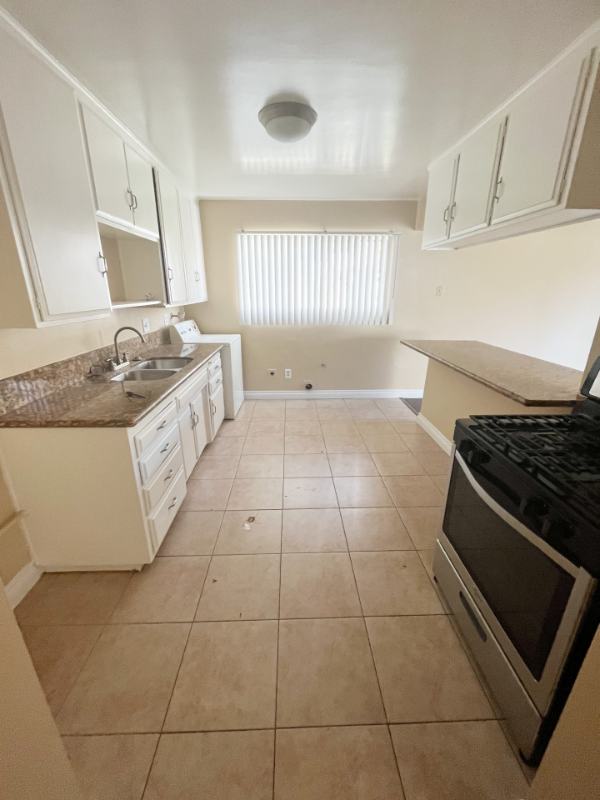 835 S Oaks Ave #D - Photo 2 of 27