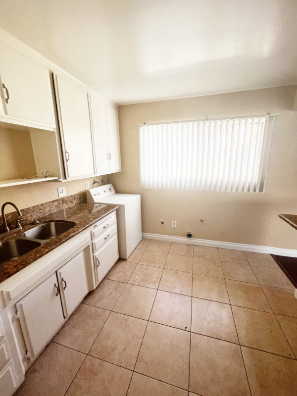 835 S Oaks Ave #D - Photo 4 of 27