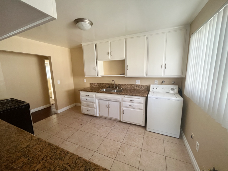 835 S Oaks Ave #D - Photo 5 of 27