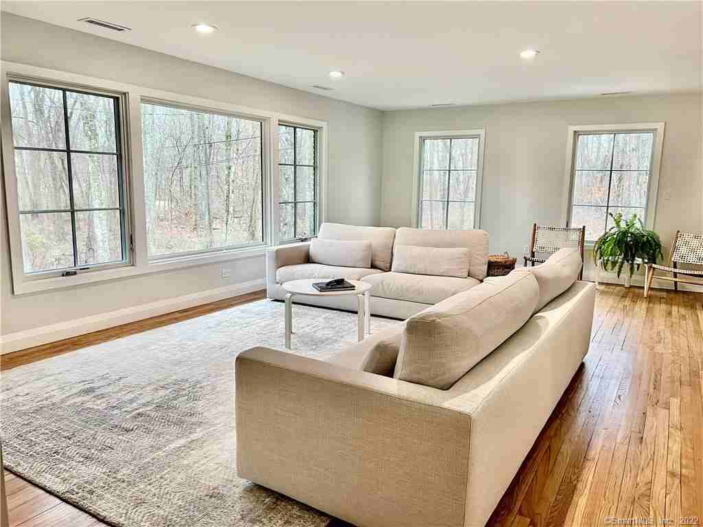 326 Ponus Rdg - Photo 2 of 18