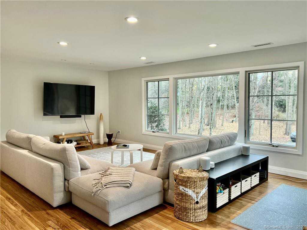 326 Ponus Rdg - Photo 3 of 18