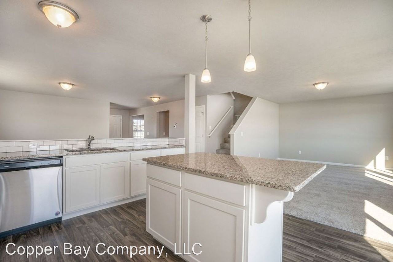 1027 N Robinhood Dr - Photo 2 of 28