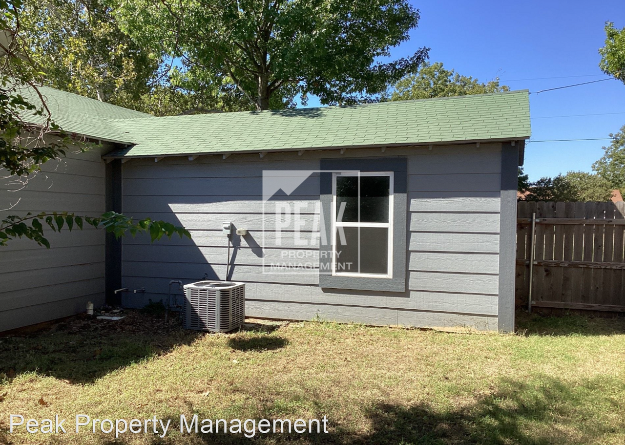 832 N Avenue A - Photo 3 of 6