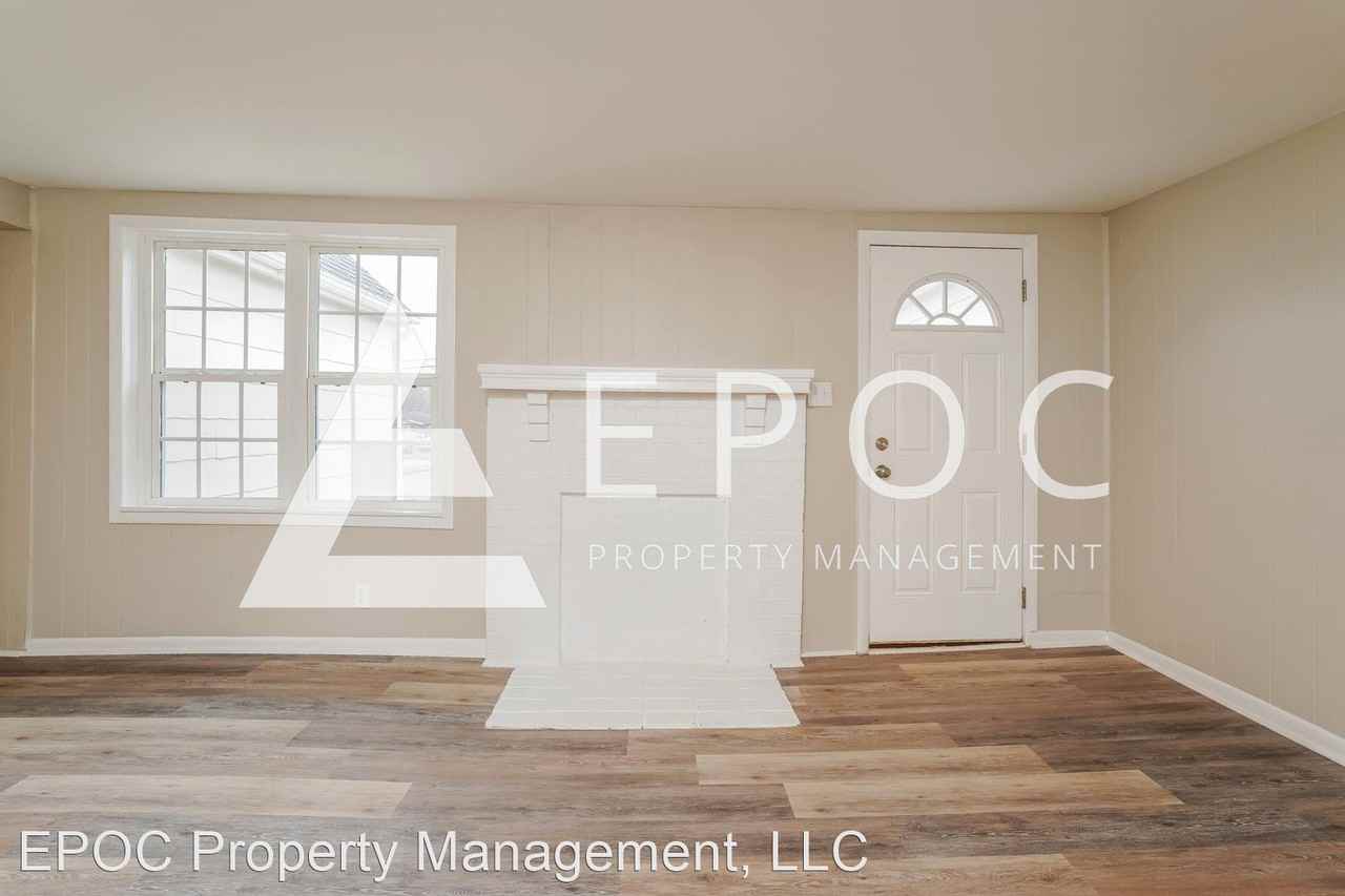 2943 Broadbay Dr - Photo 2 of 15