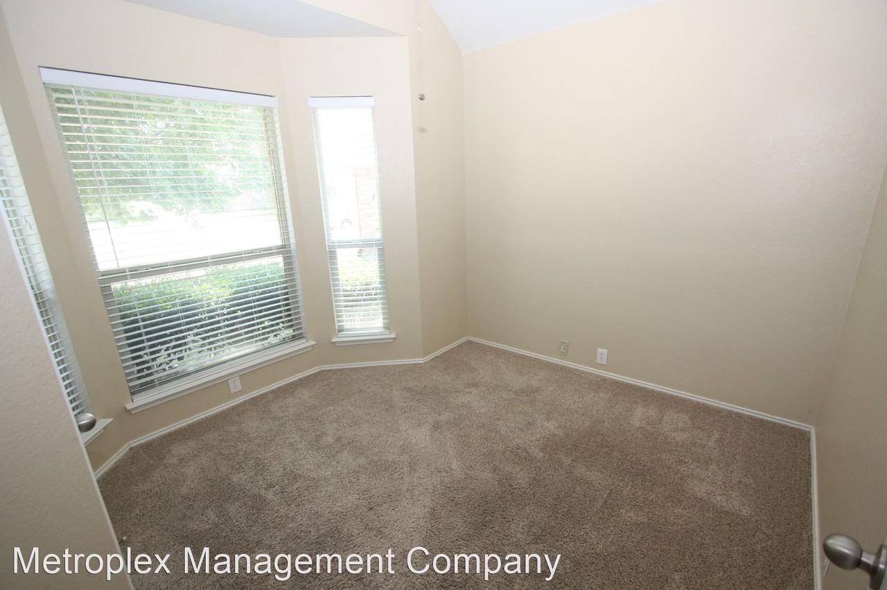 4425 Jessica St - Photo 2 of 15