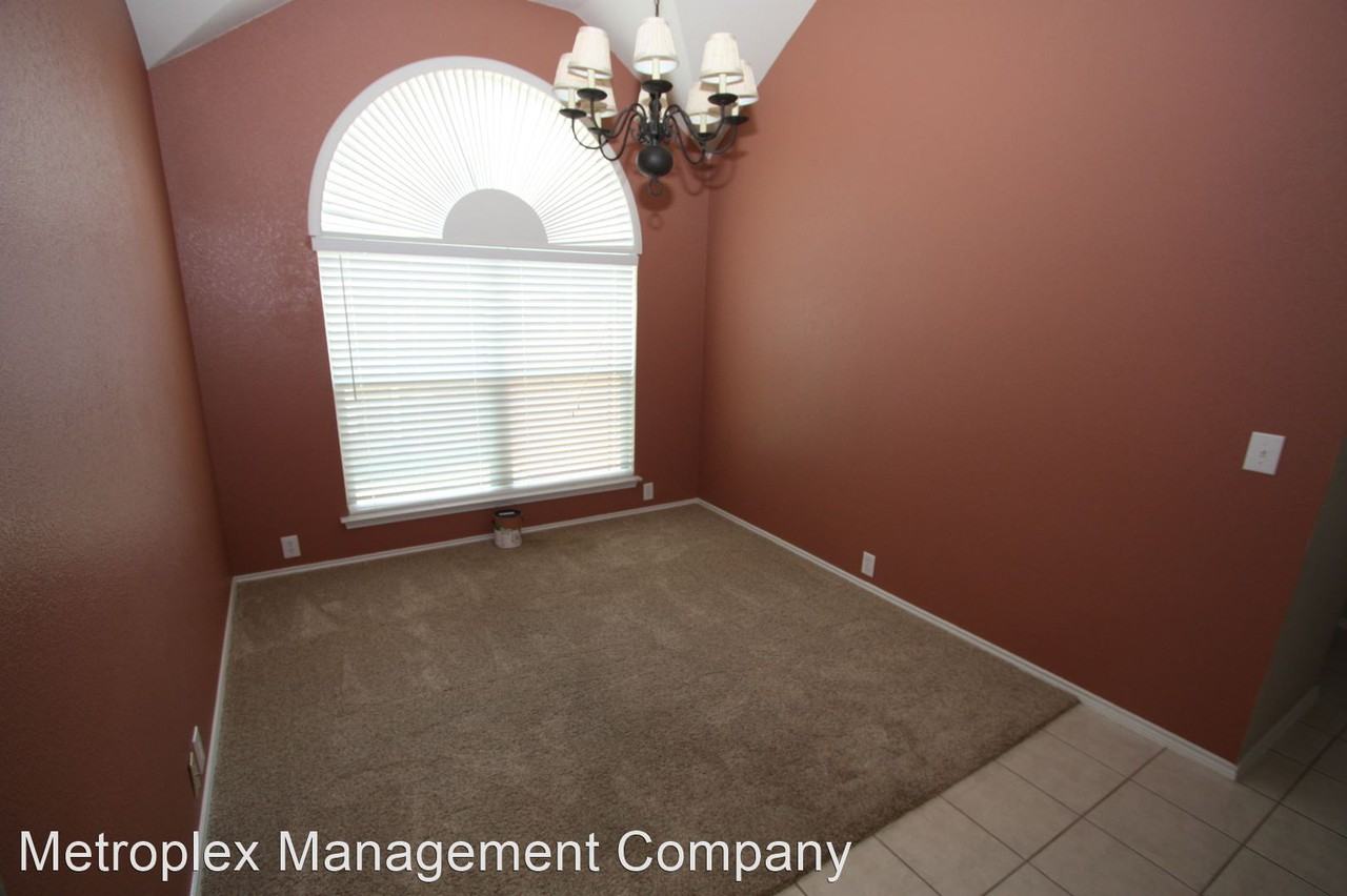 4425 Jessica St - Photo 3 of 15