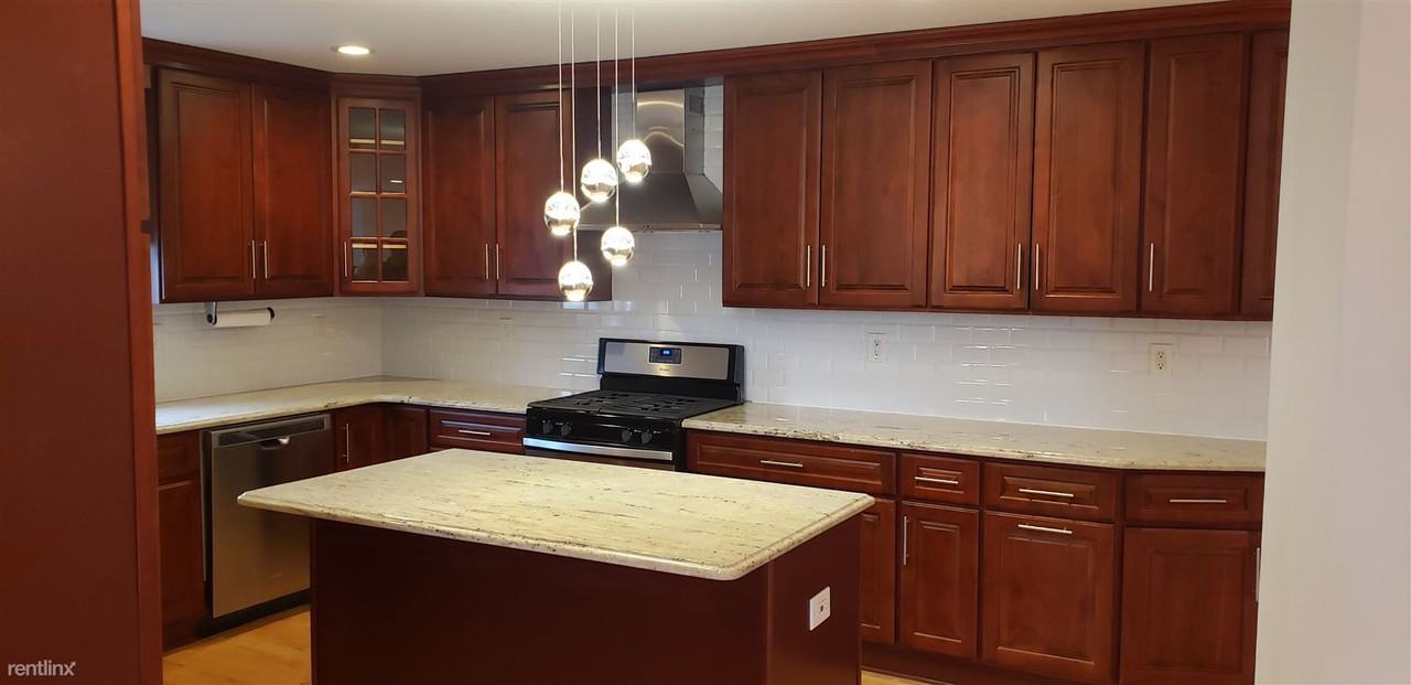 764 Edgewater Ave - Photo 3 of 28