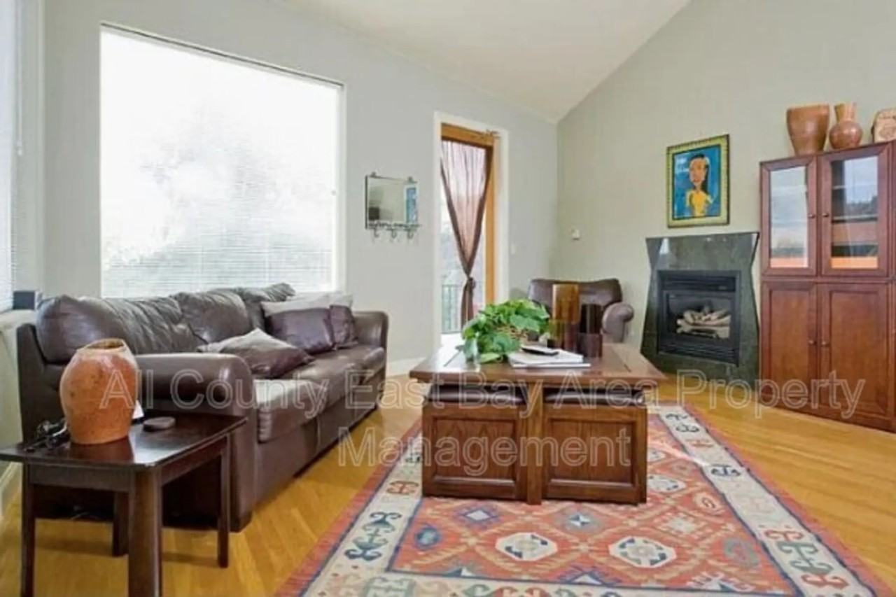 6840 Charing Cross Rd - Photo 3 of 19