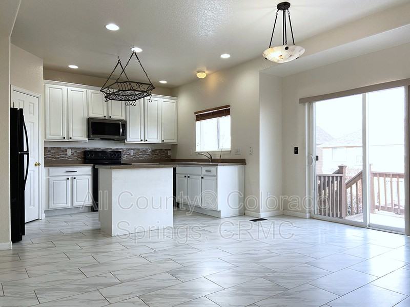 8355 Cedar Chase Dr - Photo 7 of 30