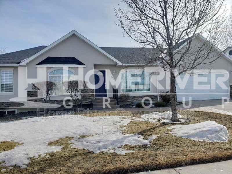 542 Marian St - Photo 3 of 26
