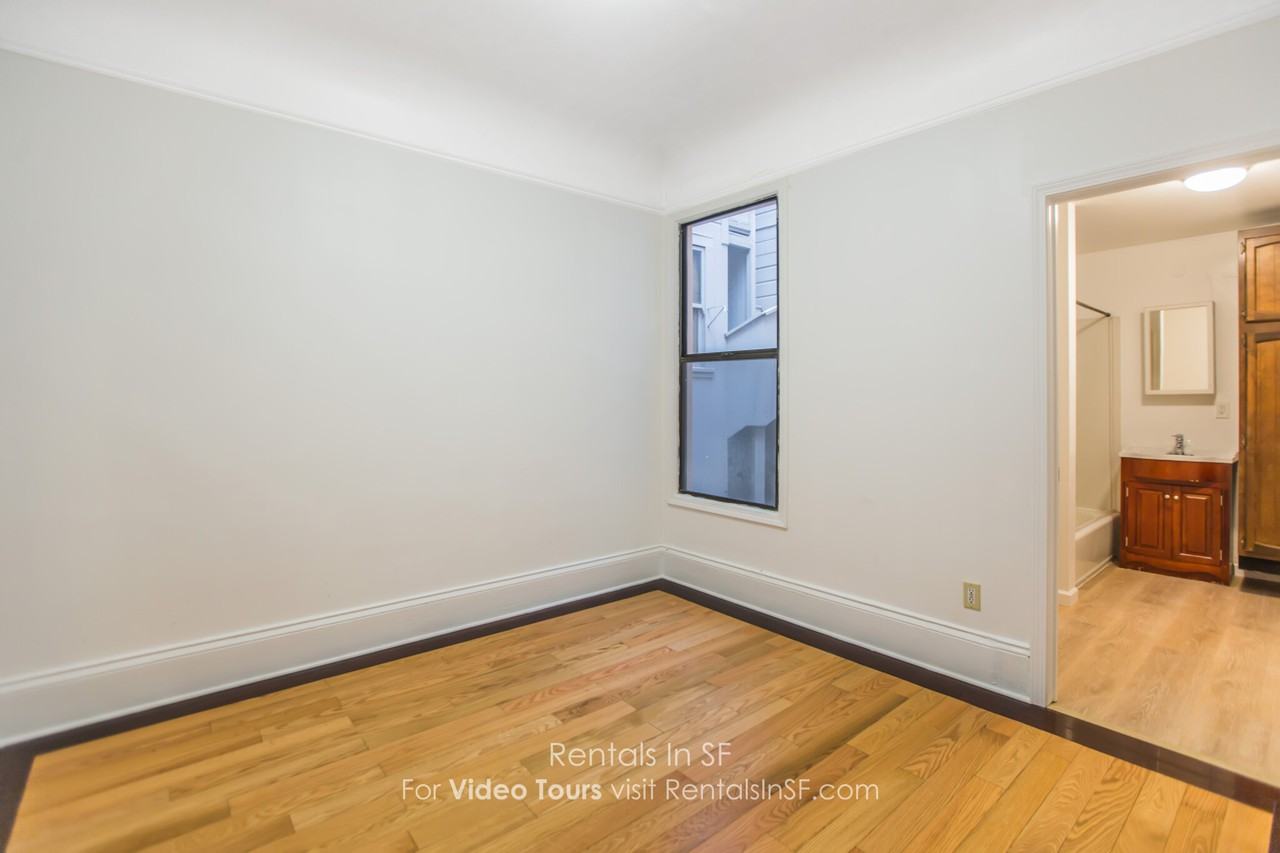 1343 Grove St #C - Photo 6 of 10