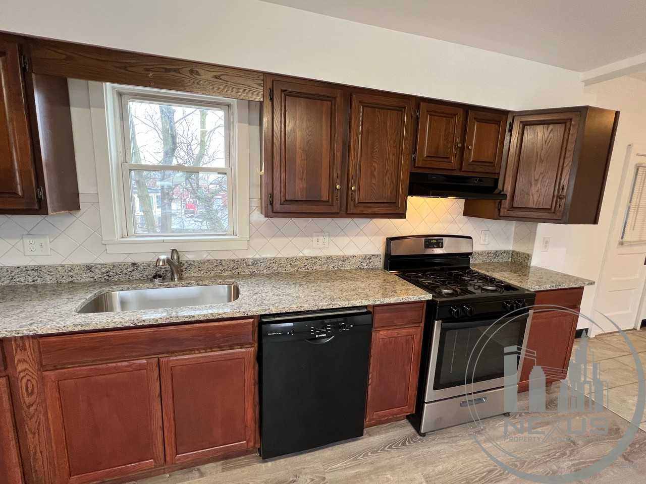 579 Park Ave - Photo 2 of 17