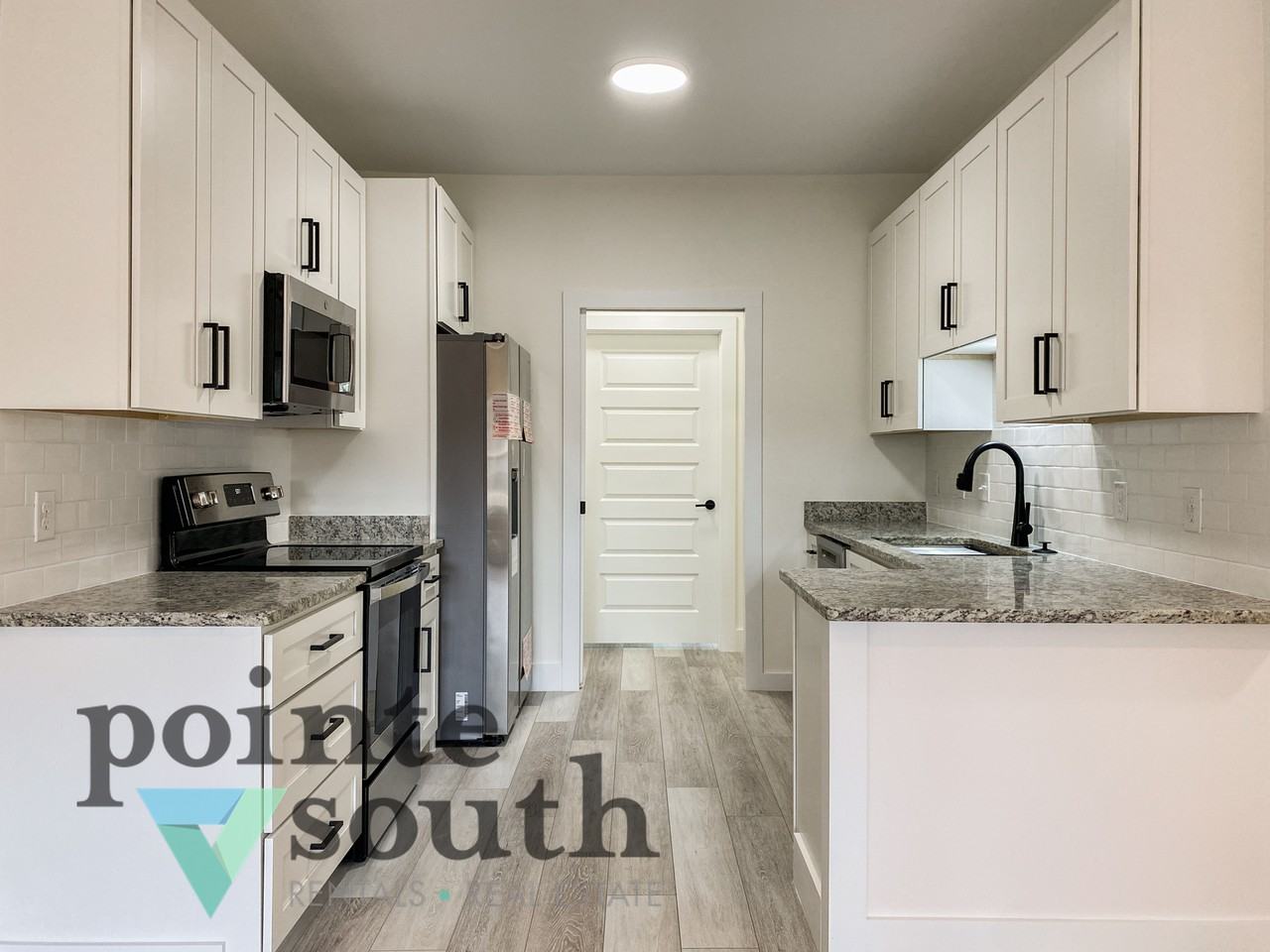 454 Hancock Ln #B - Photo 6 of 17