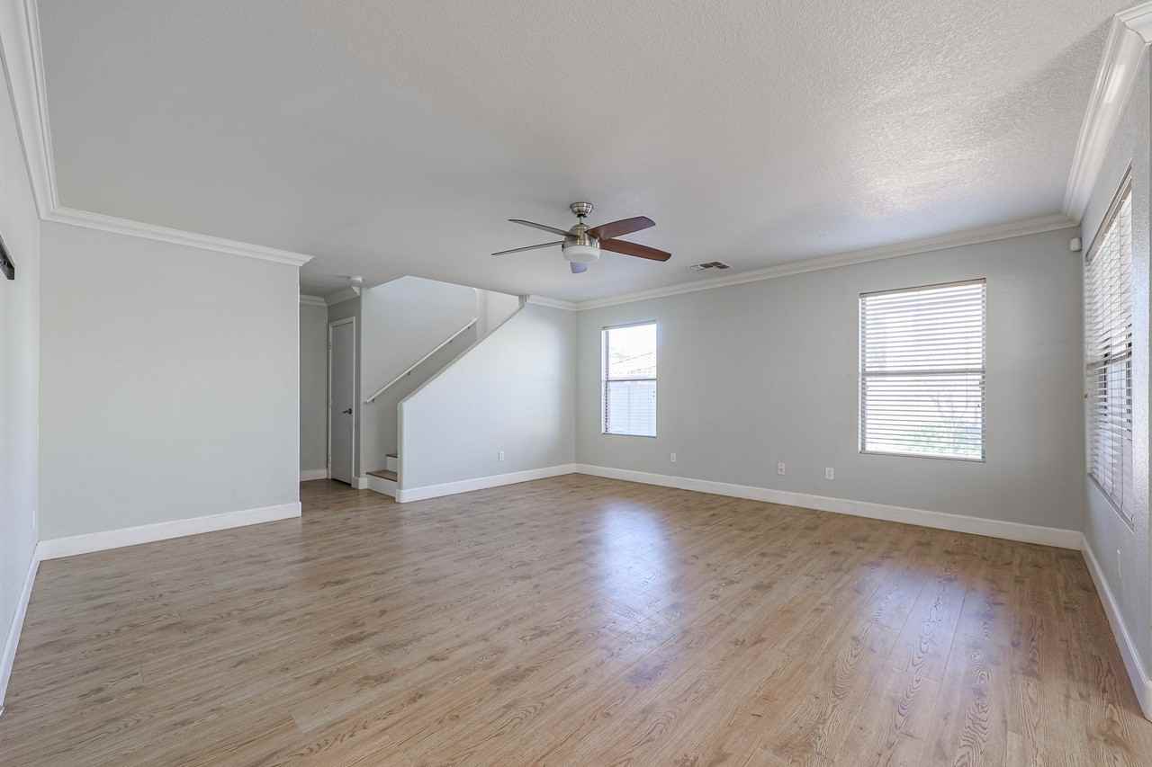 3668 E Orchid Ln - Photo 4 of 31