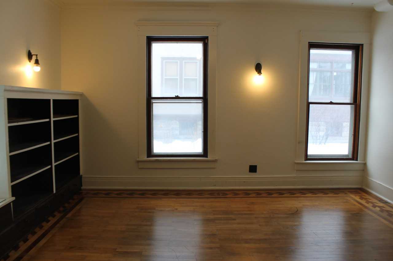 122 N Lawe St - Photo 3 of 17