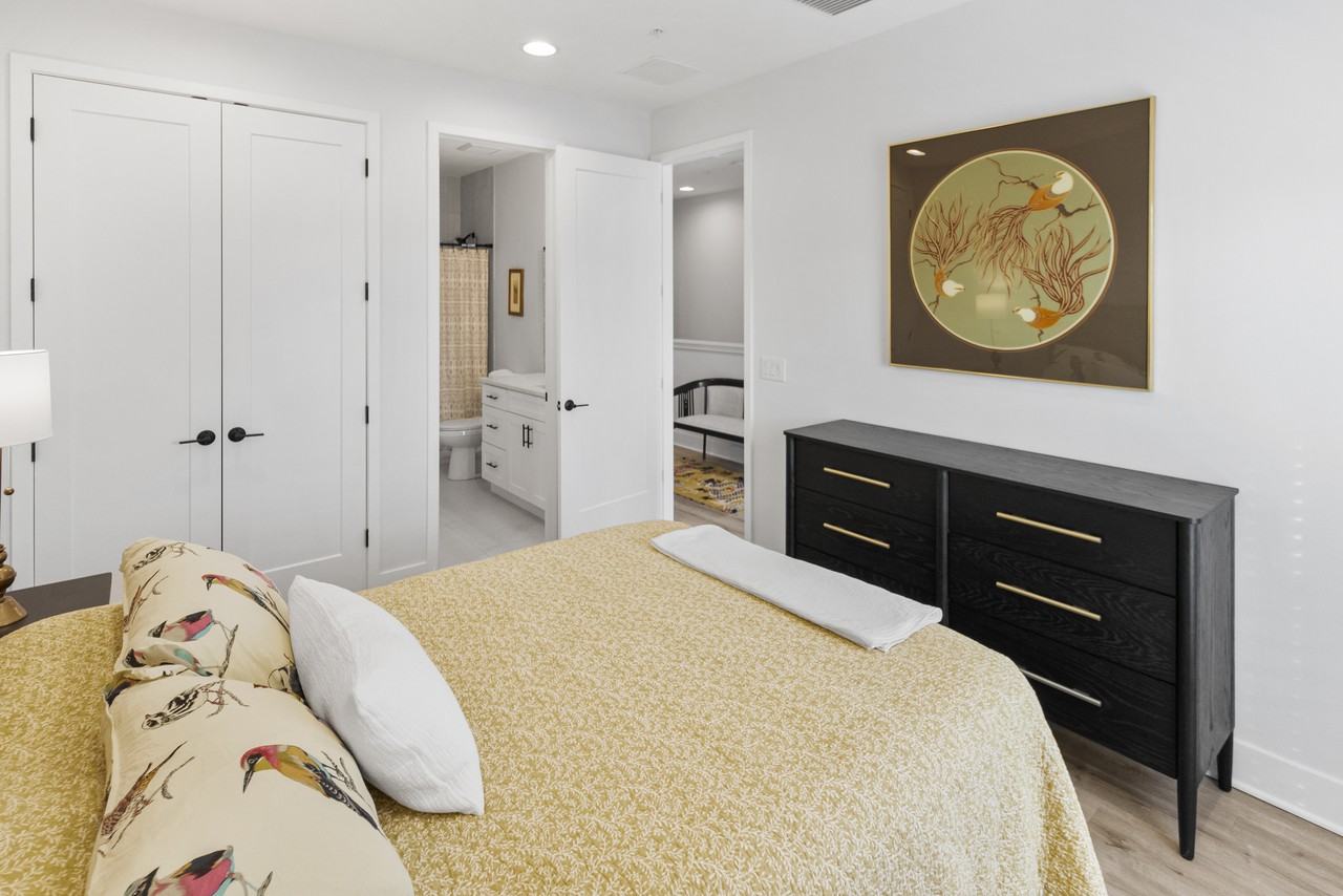 946 Highland Ave - Photo 2 of 38