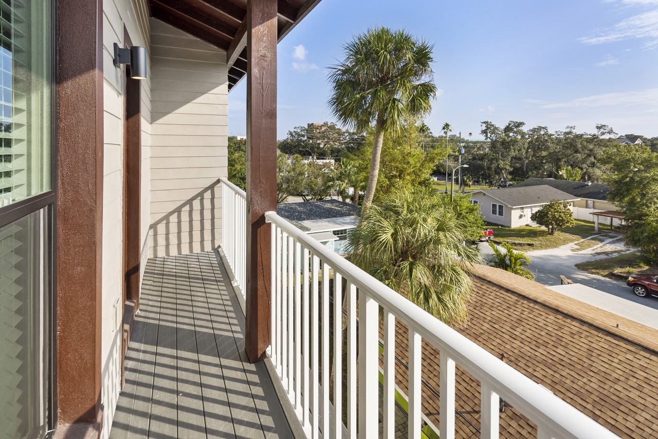 946 Highland Ave - Photo 5 of 38