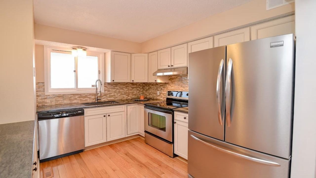 159 King Edward Avenue - Photo 7 of 26