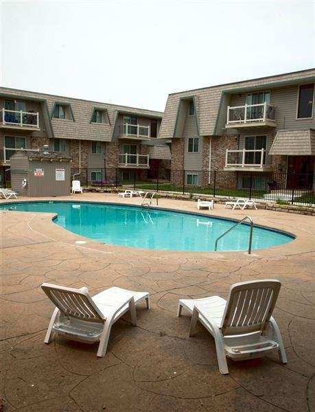 Governeour Manor - Photo 3 of 11