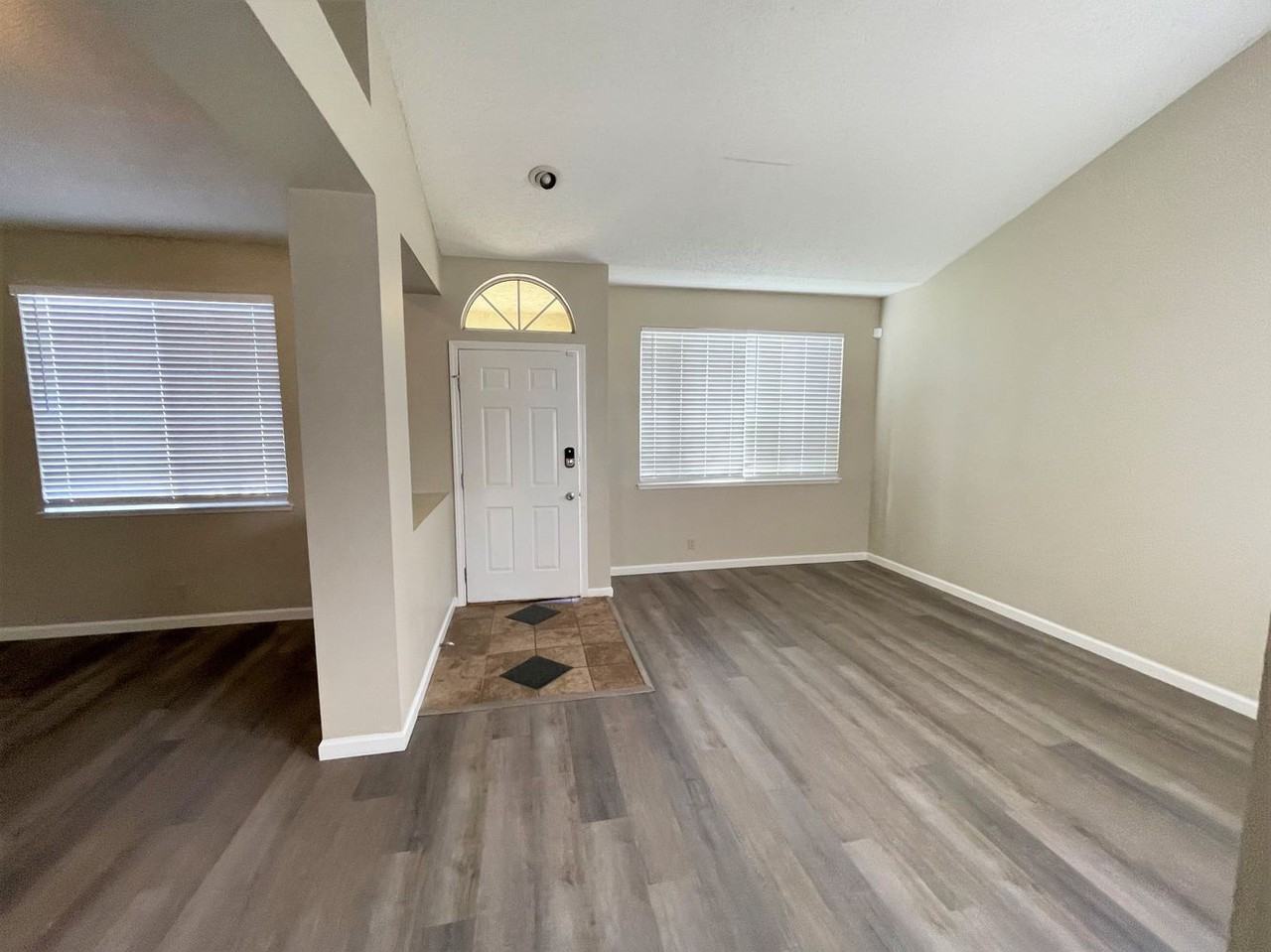 420 Donaldson Ct - Photo 2 of 13