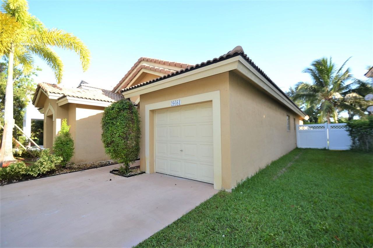 20481 Sw 1st St - Photo 2 of 16