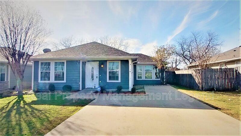 1614 S Montgomery St - Photo 2 of 24
