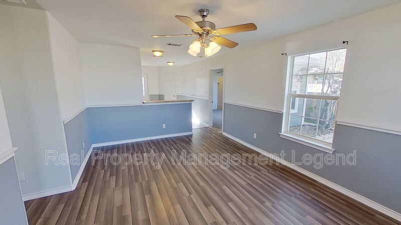 1614 S Montgomery St - Photo 4 of 24