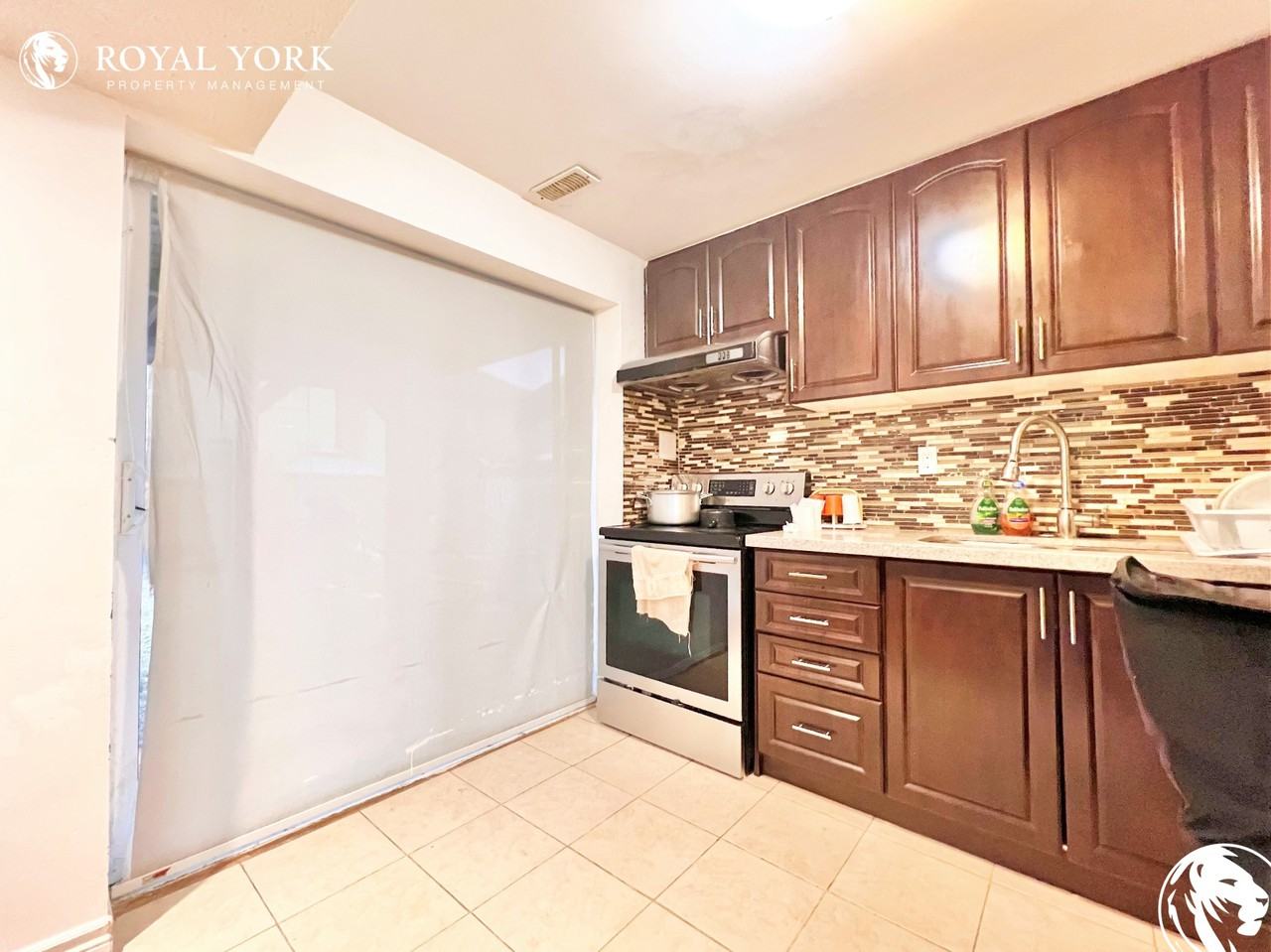 56 Chant Cres #2 - Photo 3 of 15