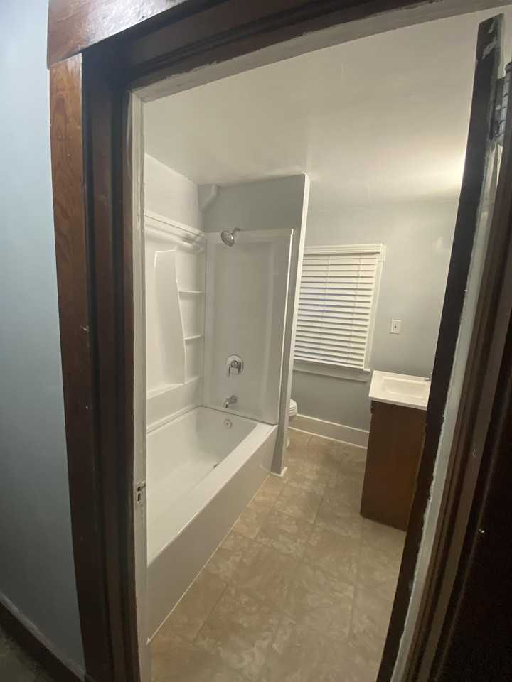 1004 Bedford Ave Sw #1 - Photo 5 of 9