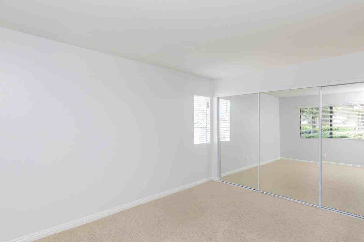 850 N Center Ave - Photo 2 of 50