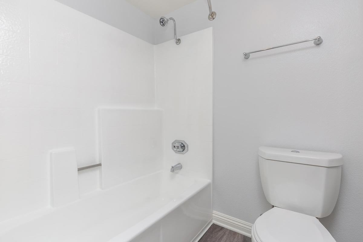 850 N Center Ave - Photo 4 of 50