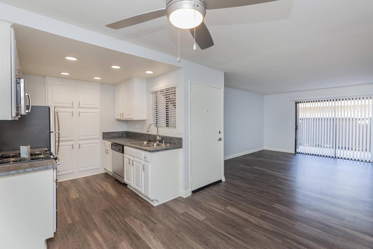 850 N Center Ave - Photo 2 of 11