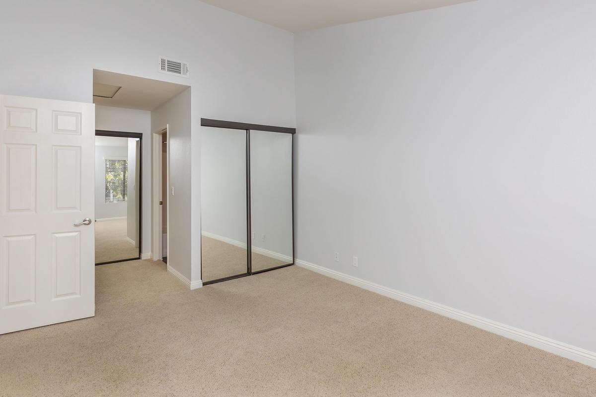 850 N Center Ave - Photo 4 of 50