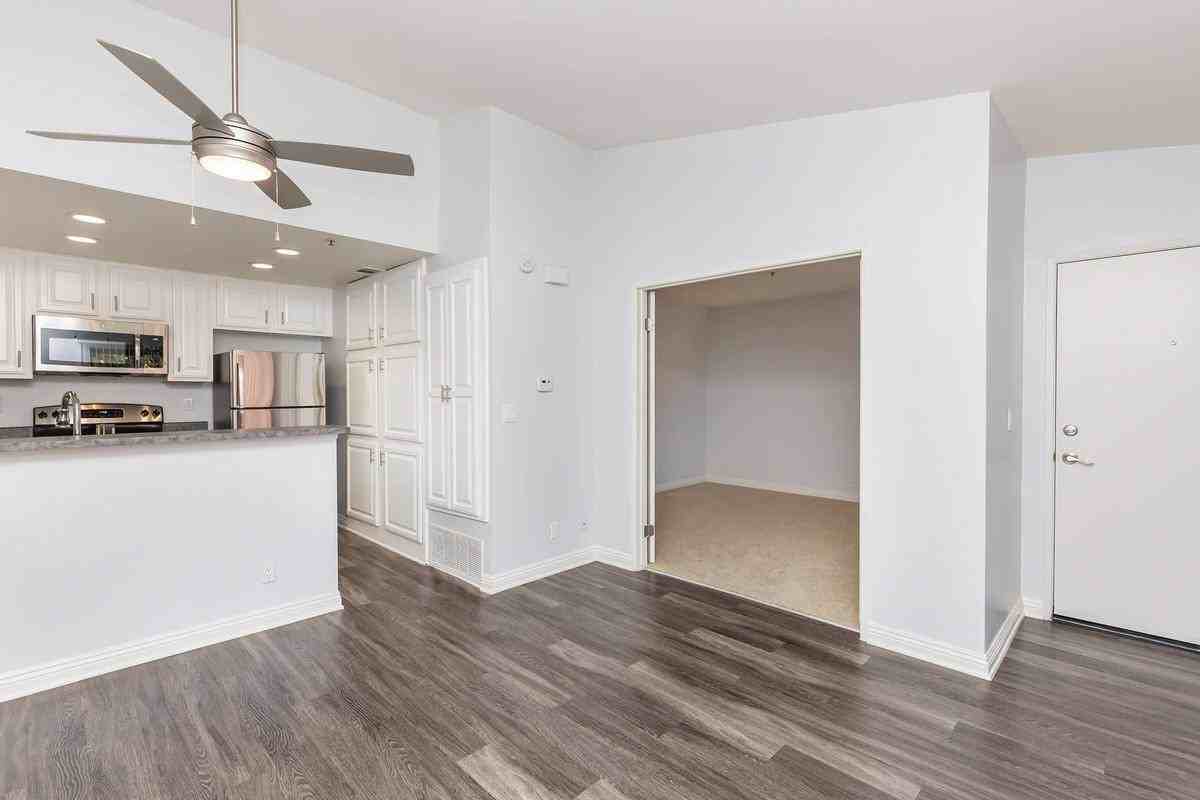 850 N Center Ave - Photo 6 of 50