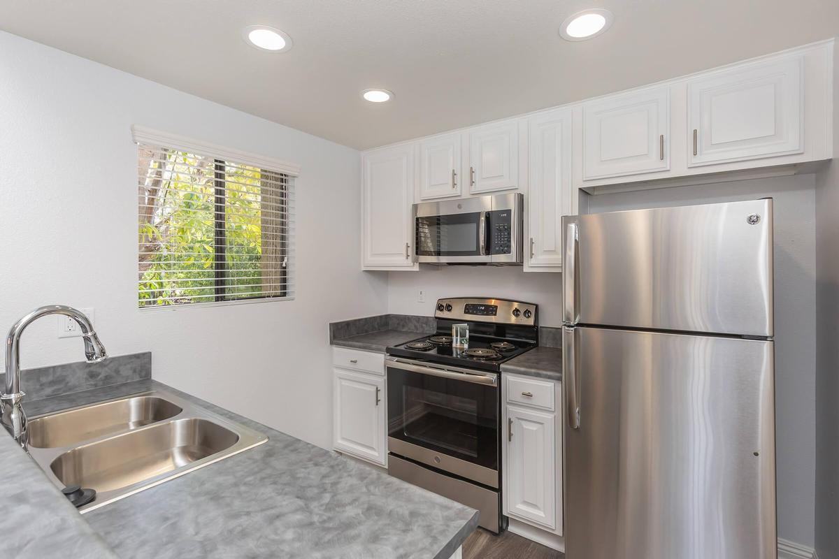 850 N Center Ave - Photo 5 of 11