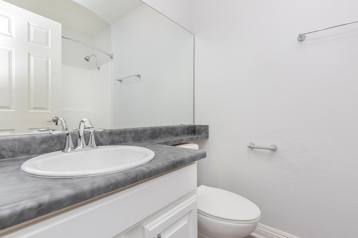 850 N Center Ave - Photo 5 of 50